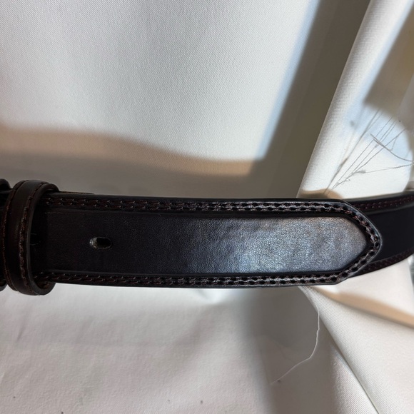 LEATHER BELT Sz 42 Smooth Plain Leather Dark Brown 47”x1.25” Silver Toned Buckle - Picture 3 of 8